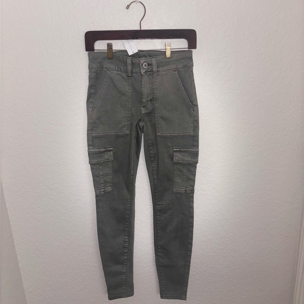 Army green tight fitting cargo skinny jeans